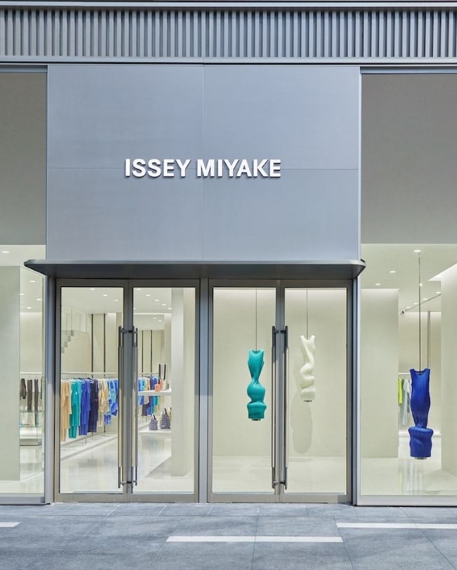 Lo store Issey Miyake al Shanghai West bund central (courtesy Issey Miyake)