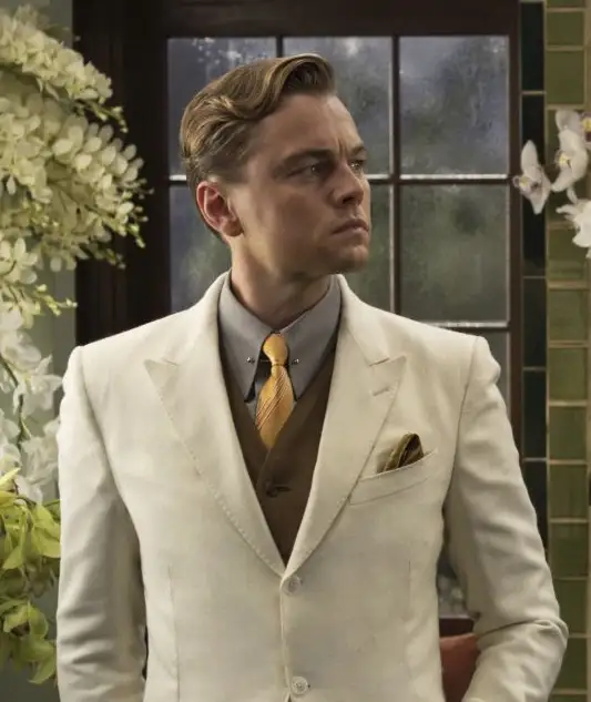 Leonardo DiCaprio in un frame del film Il grande Gatsby (© 2013 Bazmark film III Pty limited)