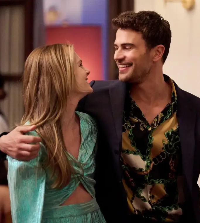 Meghann Fahy e Theo James in un frame della serie televisiva The white lotus (ph Fabio Lovino, courtesy Hbo)