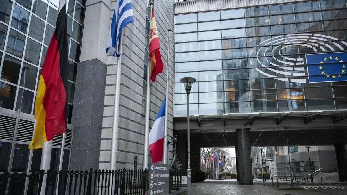 Gelo diplomatico tra Pechino e Bruxelles: cancellati i vertici per le tensioni sul commercio