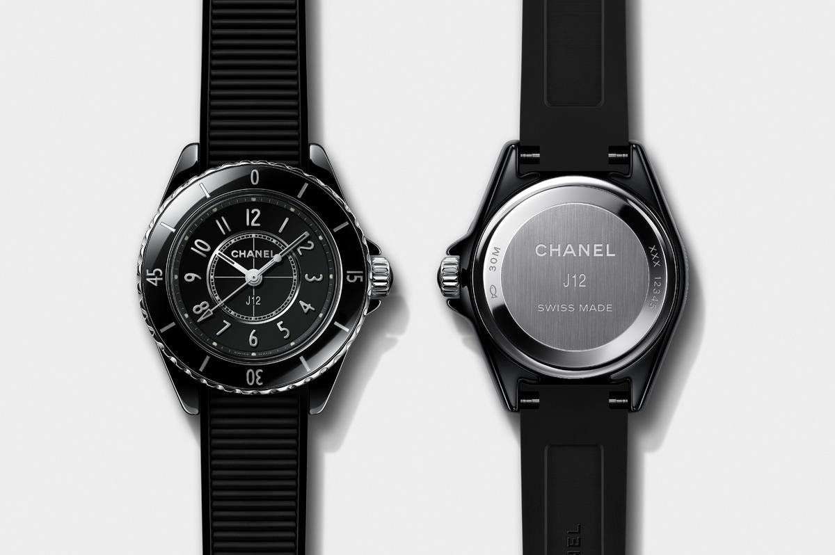 Chanel punta sul mini formato: ecco il nuovo J12 da 28 mm