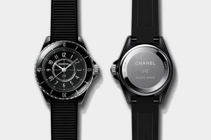 Chanel punta sul mini formato: ecco il nuovo J12 da 28 mm