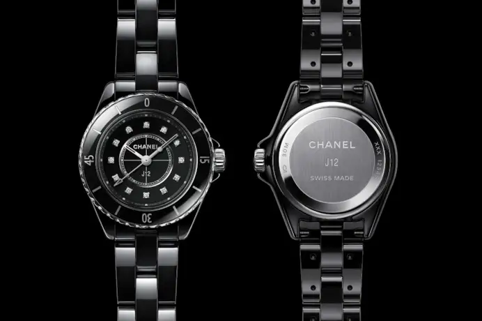 Chanel punta sul mini formato: ecco il nuovo J12 da 28 mm