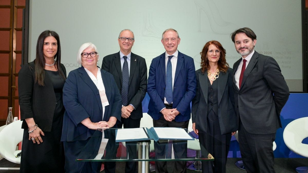 Da sinistra, Alice Marcato, Giovanna Ceolini, Giuseppe Valditara, Adolfo Urso, Serena Musolesi e Marco Amato (courtesy Assocalzaturifici)