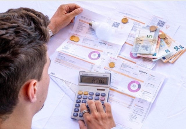 Caro energia, lo studio Ecco: quanto pesa la stangata fiscale sulle bollette delle imprese