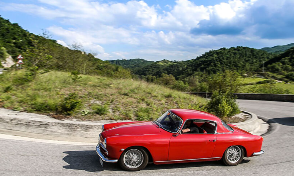 Dalla 1900 Super Sprint alla Giulia Luna Rossa: il passato e il futuro di Alfa Romeo si incontrano alla Mille Miglia