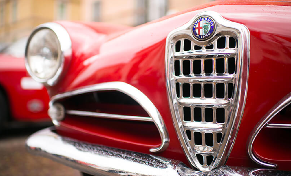 Dalla 1900 Super Sprint alla Giulia Luna Rossa: il passato e il futuro di Alfa Romeo si incontrano alla Mille Miglia