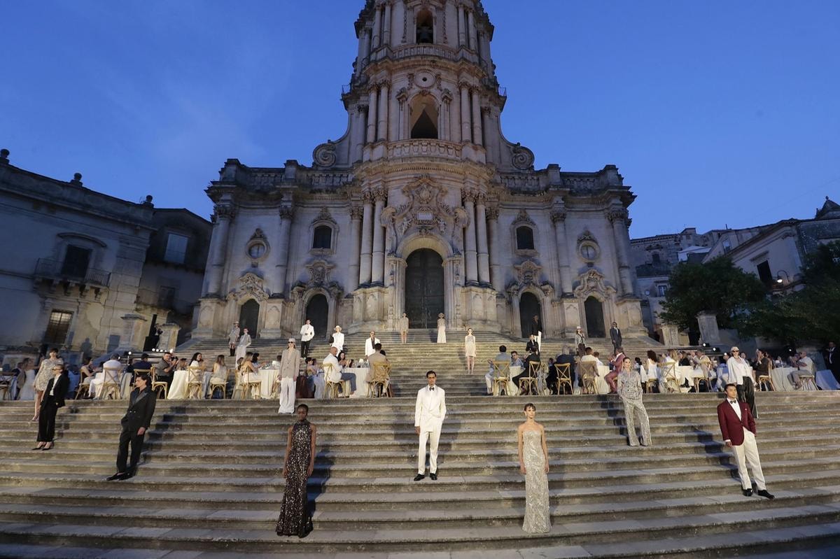 Pochissimi invitati, un concerto privato e la magia della Sicilia: dentro l’evento esclusivo di Brunello Cucinelli