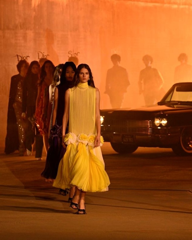 Il finale della sfilata Dior cruise 2027 (ph Francesc Ten/MFF)