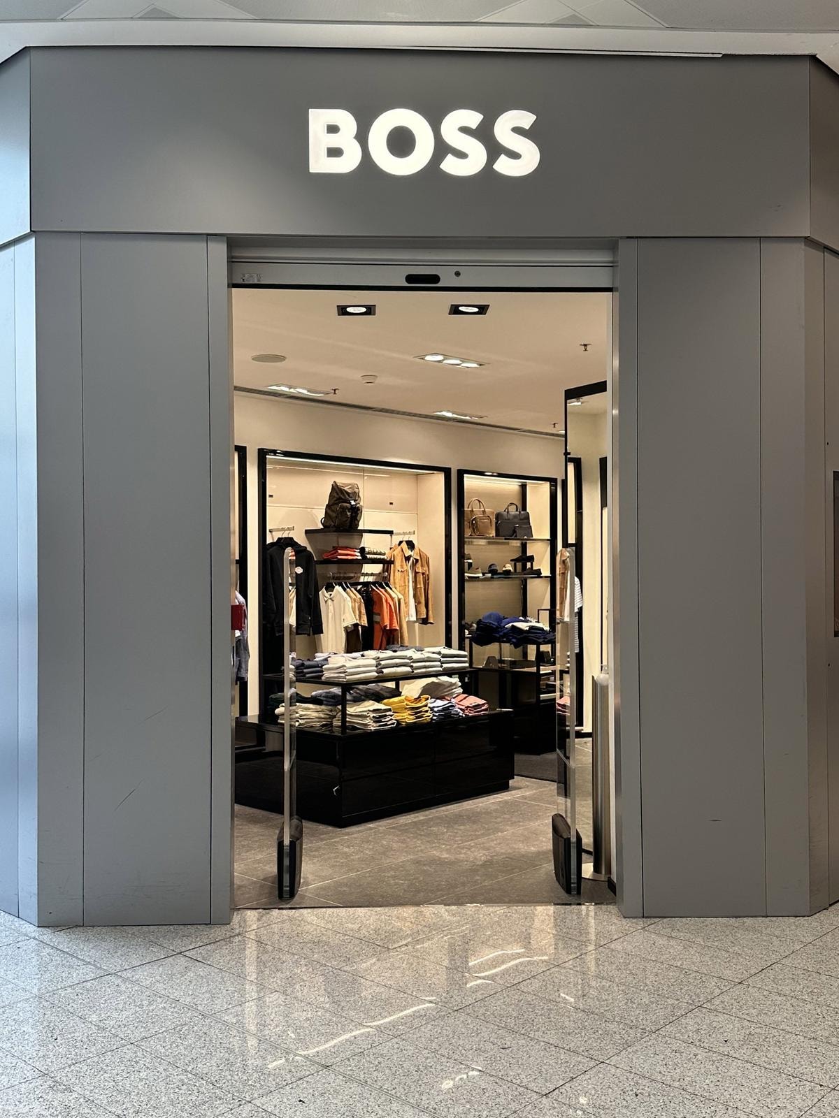 GRIFFE MARCHIO NEGOZIO
 BOSS HUGO