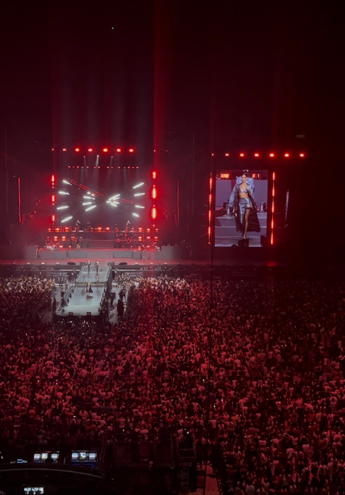 La sfilata Dondup al concerto di Achille Lauro a San Siro (foto Giada Cardo)