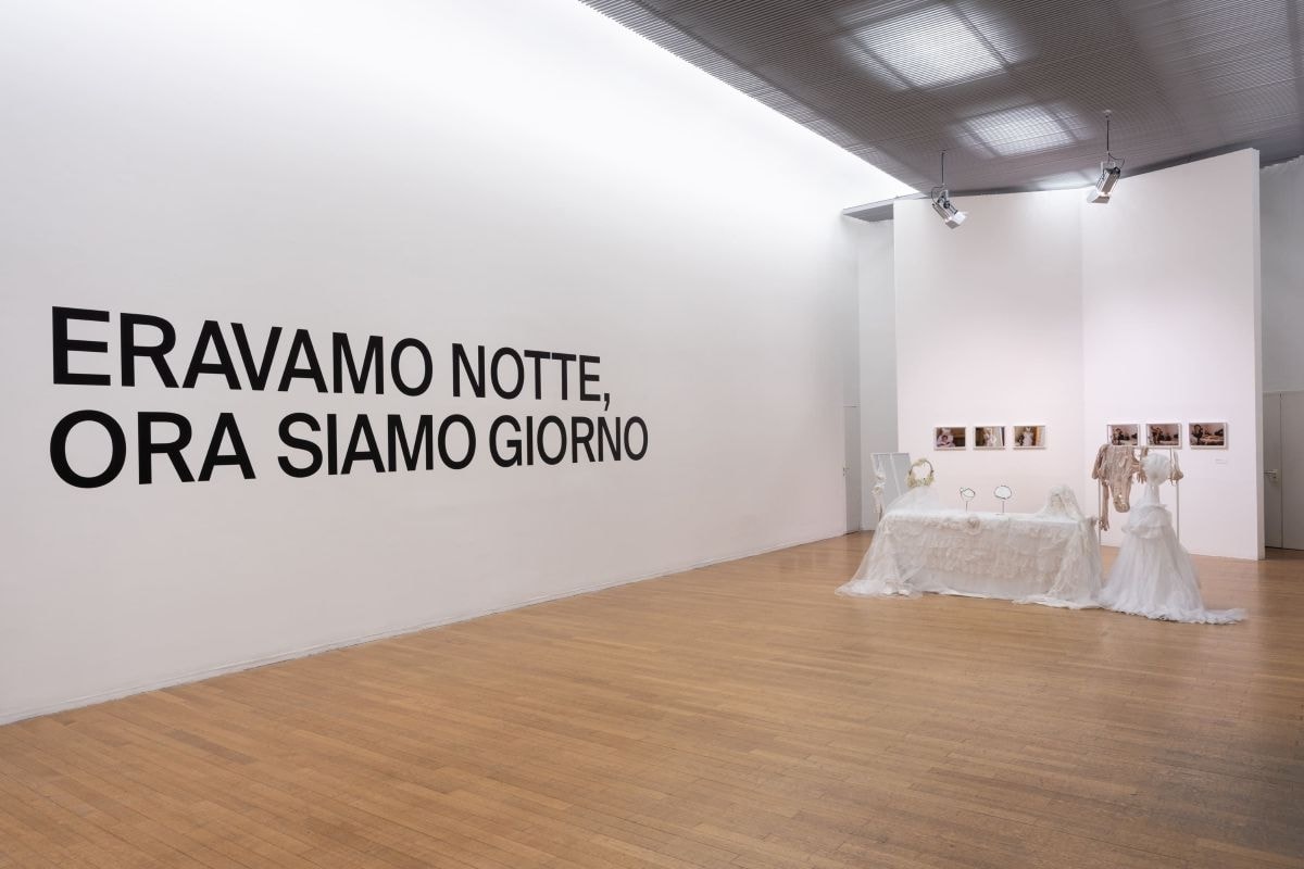 Un'immagine della mostra su Ambrosia Fortuna (ph Lorenzo Palmieri, courtesy Orgoglio Porta Venezia Milano)