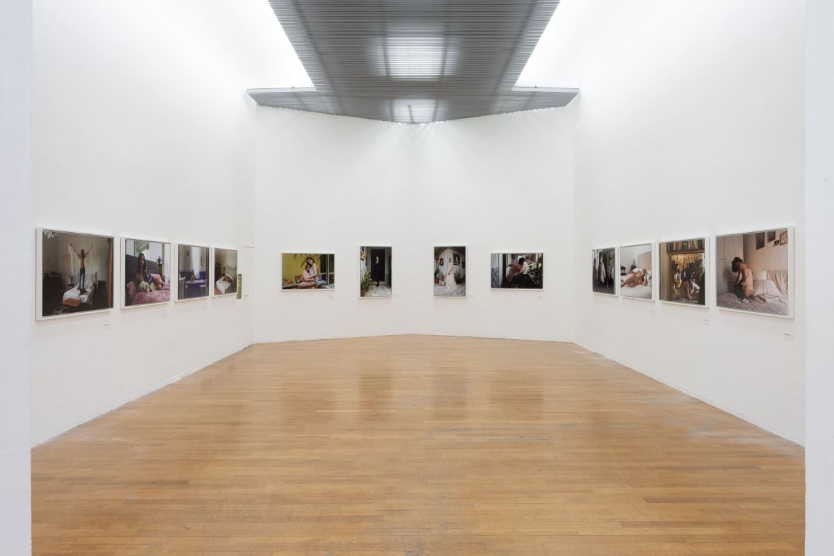 Un'immagine della mostra su Ambrosia Fortuna (ph Lorenzo Palmieri, courtesy Orgoglio Porta Venezia Milano)