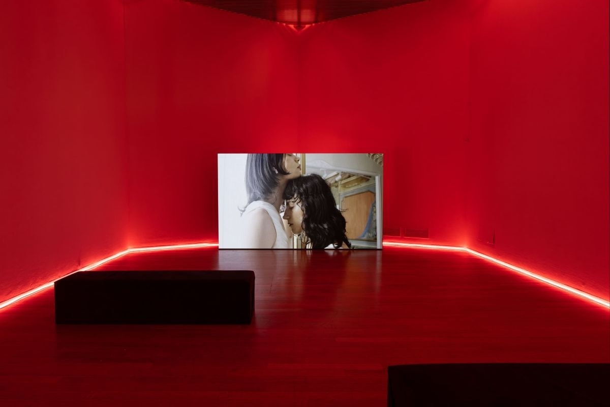 Un'immagine della mostra su Ambrosia Fortuna (ph Lorenzo Palmieri, courtesy Orgoglio Porta Venezia Milano)