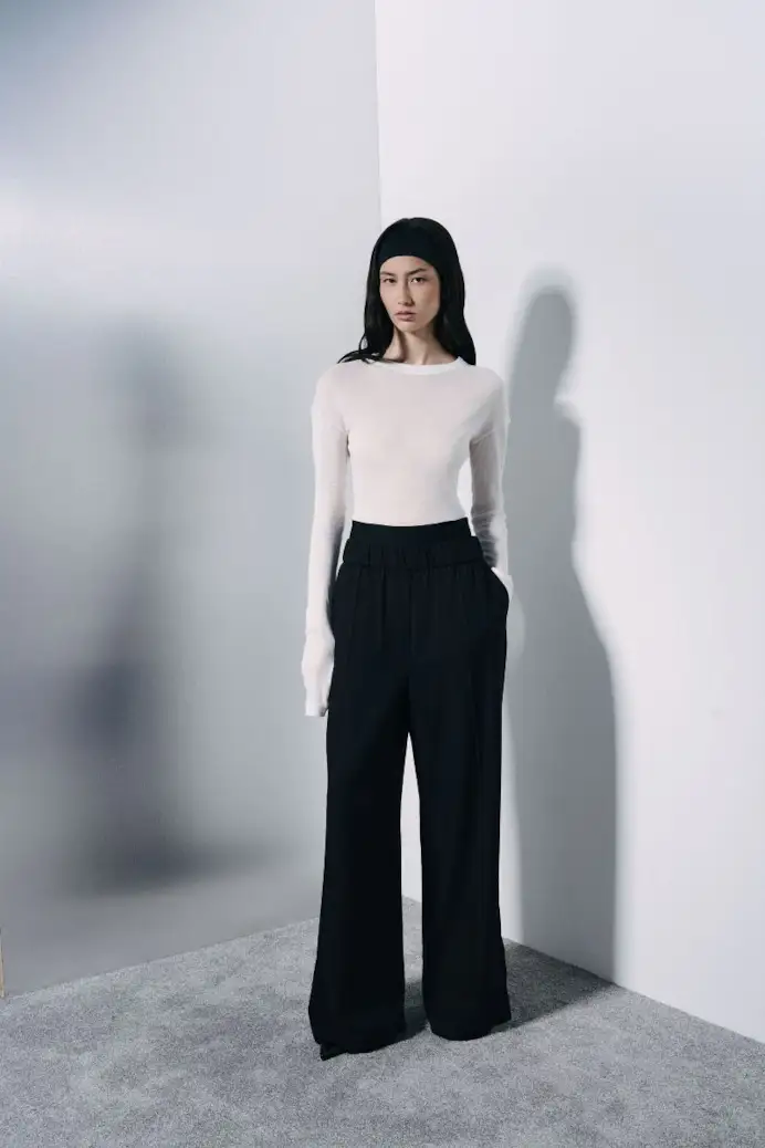 Un look della collezione primavera-estate 2027 di Vera Wang (courtesy Vera Wang)