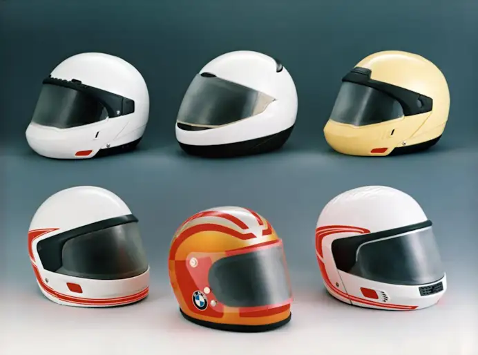 Nel 1981 Bmw inventò il casco trasformabile: oggi quella rivoluzione compie 50 anni