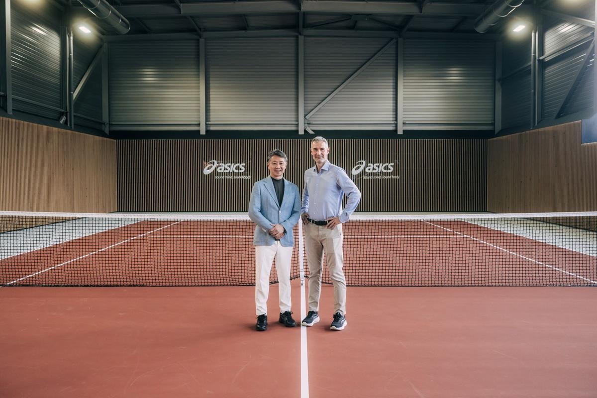 Da sinistra, Mitsuyuki Tominaga e Jean-Bernard Fabre (ph Albin Durand, courtesy Asics)