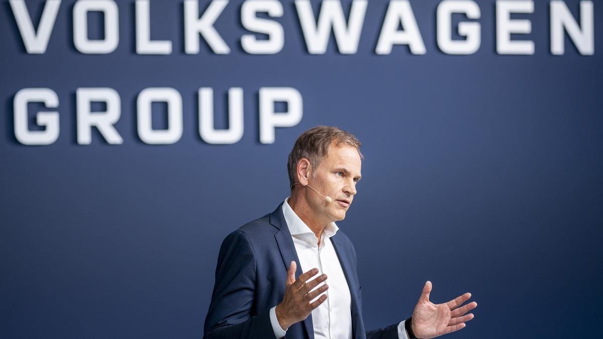 Volkswagen, gli investitori chiedono al ceo Blume una svolta contro la crisi cinese che sta colpendo l’auto tedesca