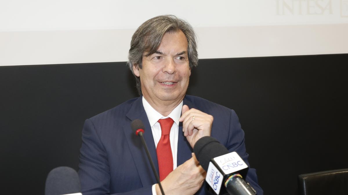 Intesa Sanpaolo-Mps, al via la maratona delle autorizzazioni. Il 28 giugno partono le istanze alle authority di mezzo mondo