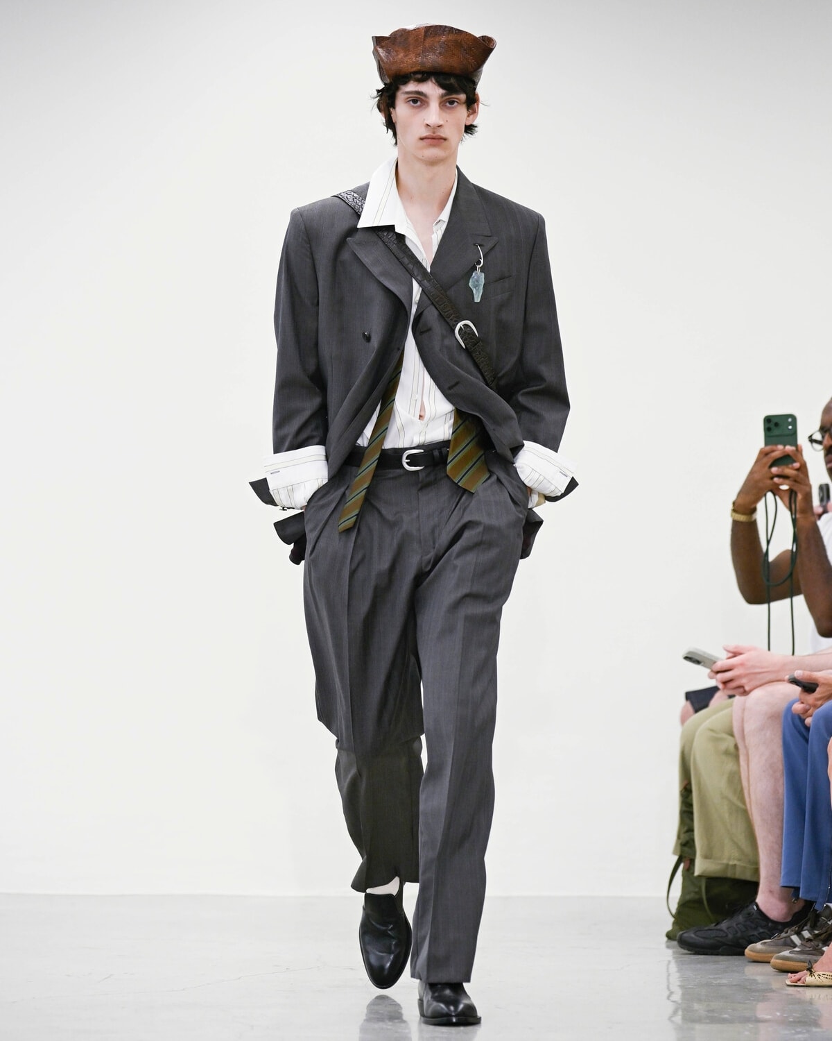 Un look Paul Smith spring-summer 2027 (foto Francesc Ten/MFF)