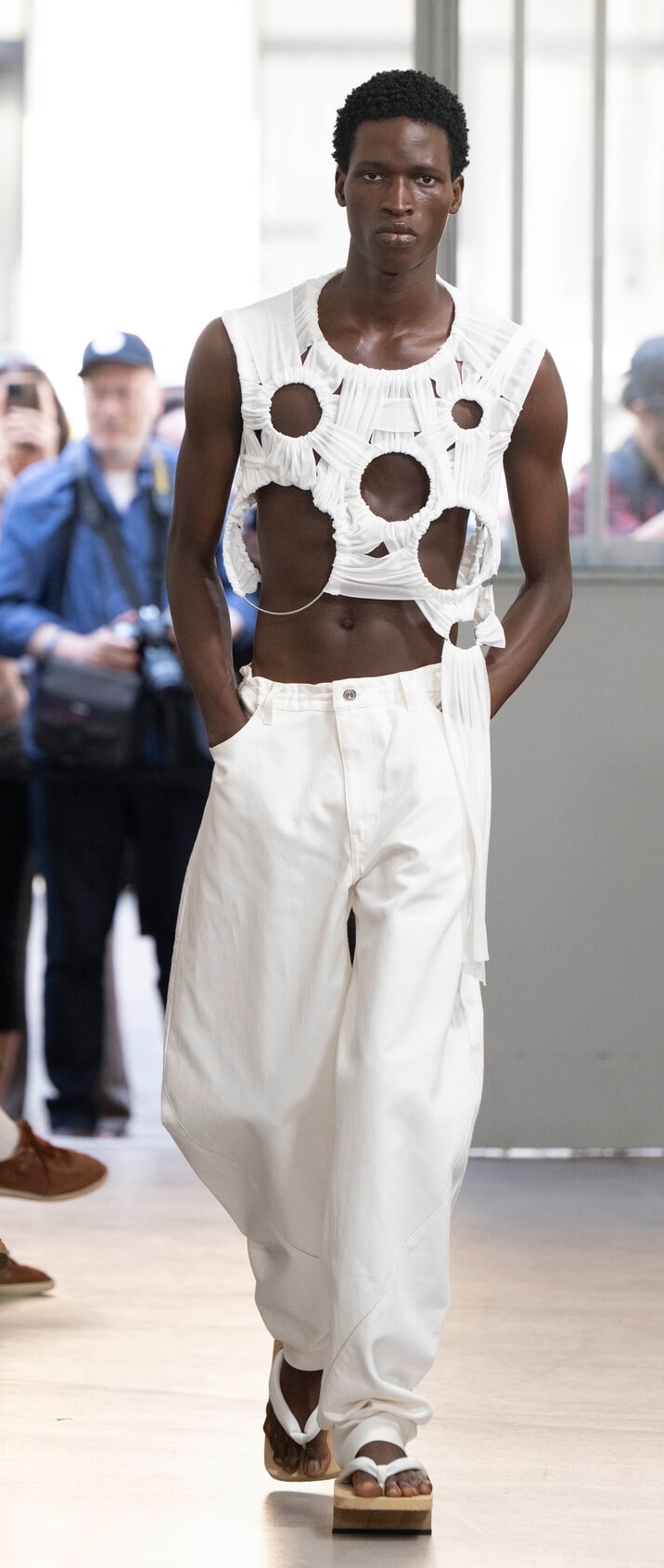 Un look Setchu spring-summer 2027 (ph Francesc Ten/MFF)