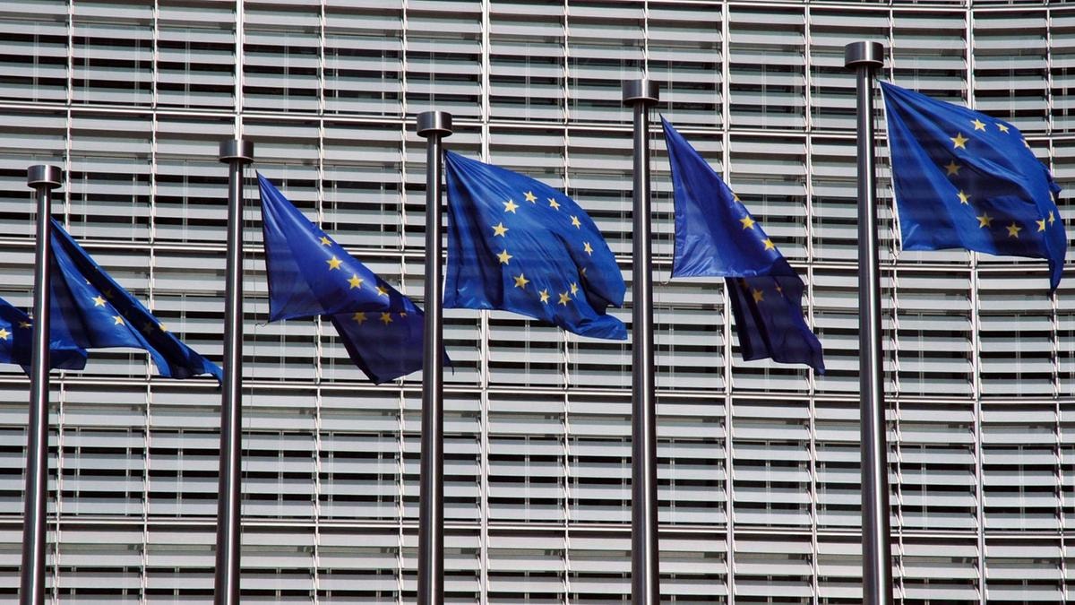 Eurozona evita la recessione, ma l’economia resta stagnante: cosa dicono i Pmi di giugno
