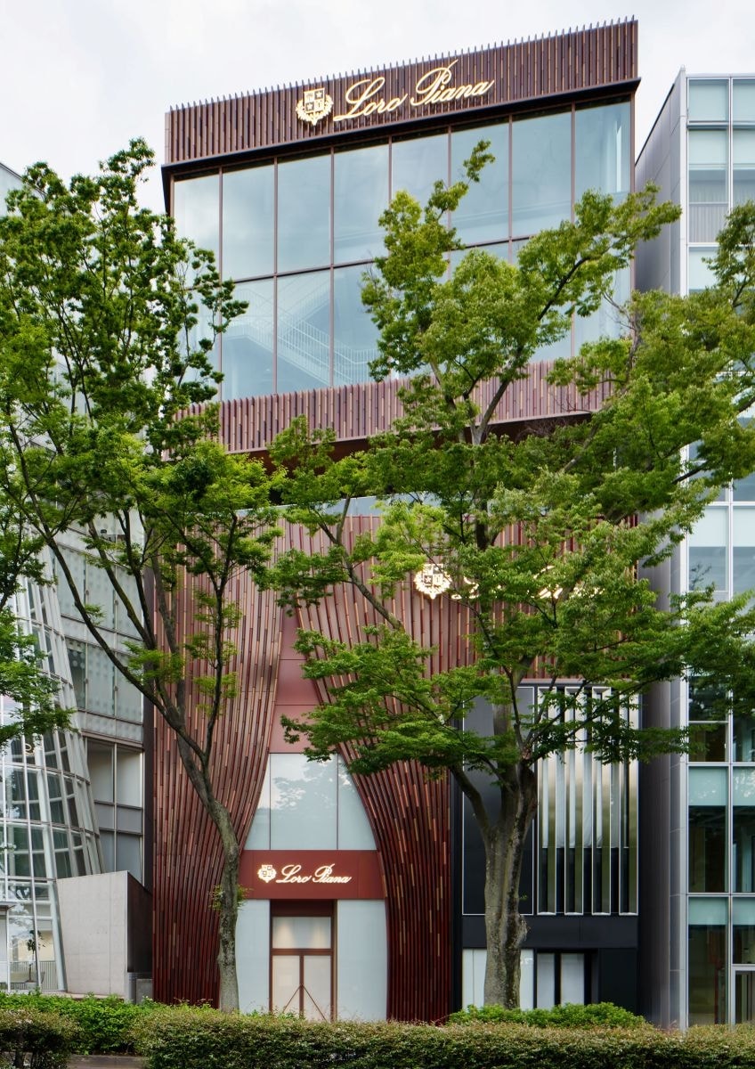 La facciata del nuovo flagship store di Loro Piana a Tokyo (courtesy Loro Piana)