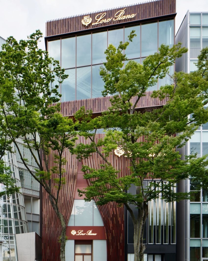 La facciata del nuovo flagship store di Loro Piana a Tokyo (courtesy Loro Piana)