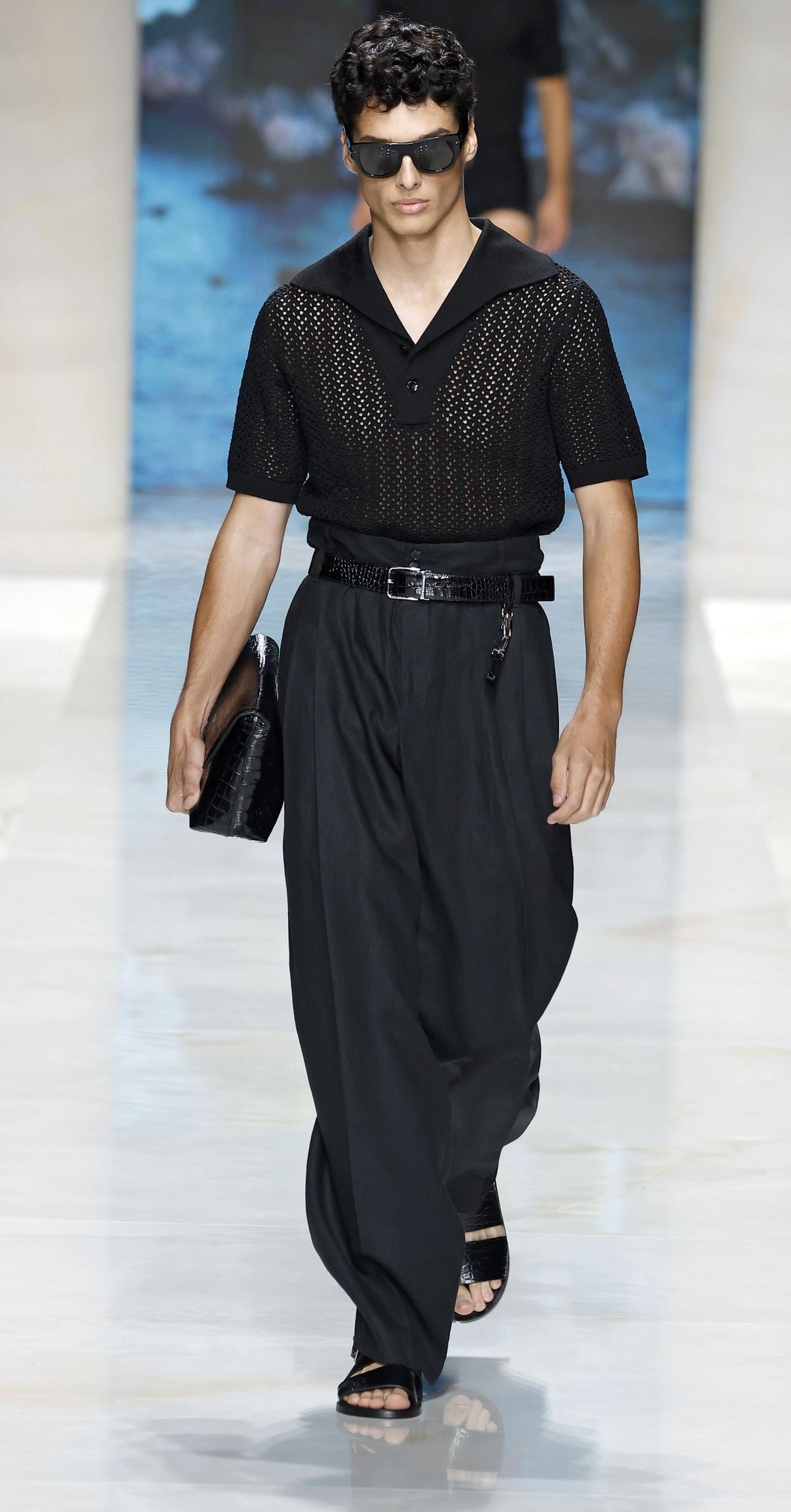 Un look Dolce&Gabbana primavera-estate 2027 (ph Francesc Ten/MFF)