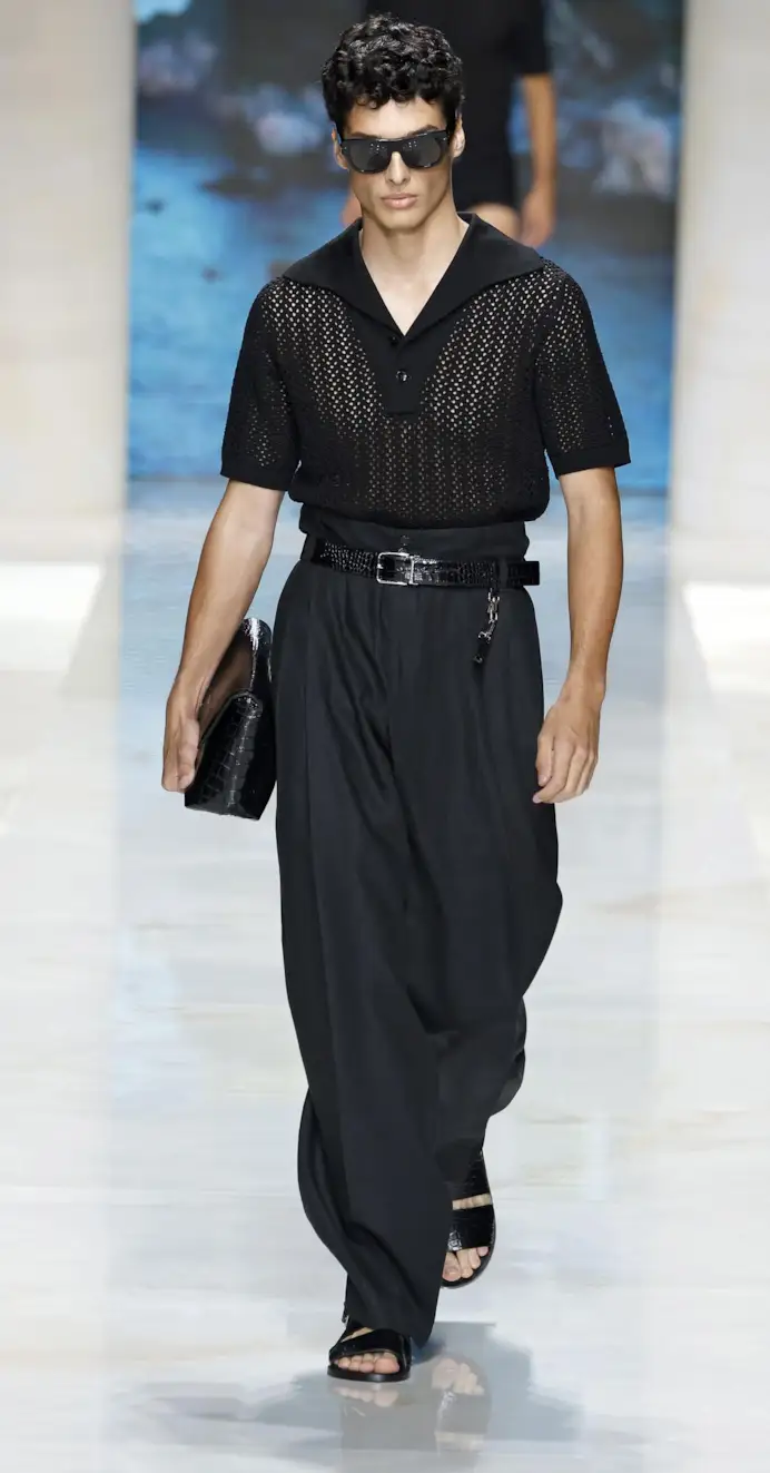Un look Dolce&Gabbana primavera-estate 2027 (ph Francesc Ten/MFF)
