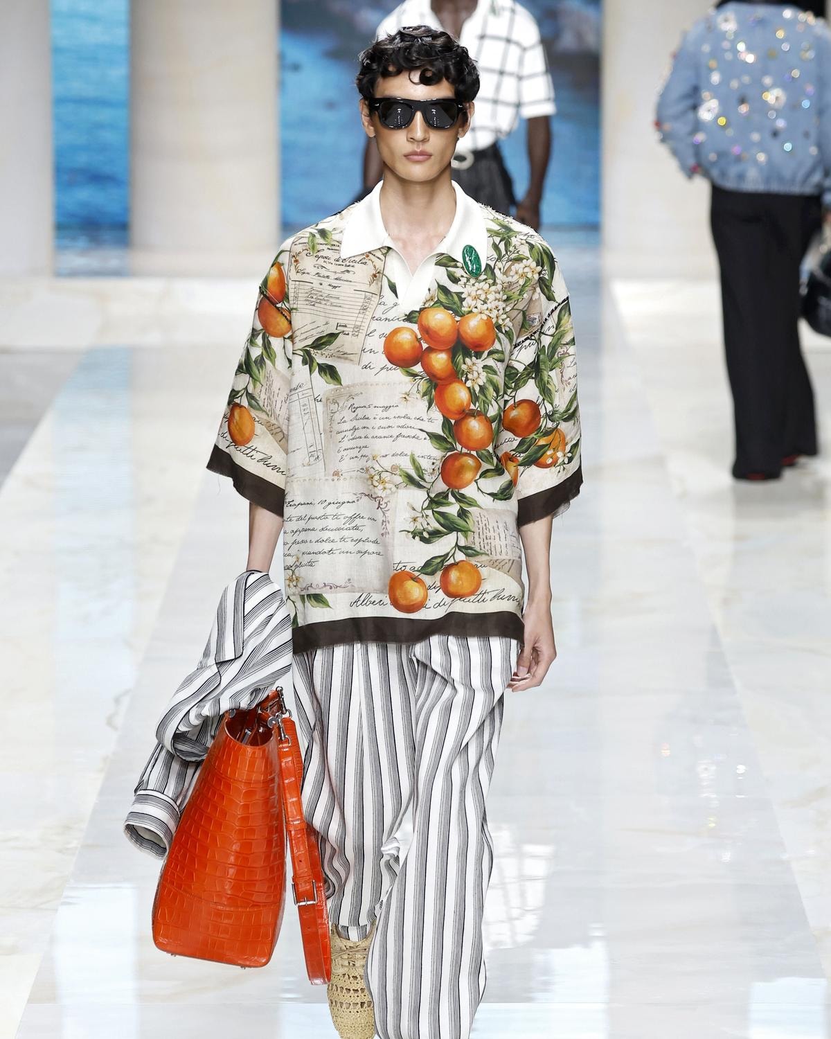 Un look Dolce&Gabbana primavera-estate 2027 (ph Francesc Ten/MFF)