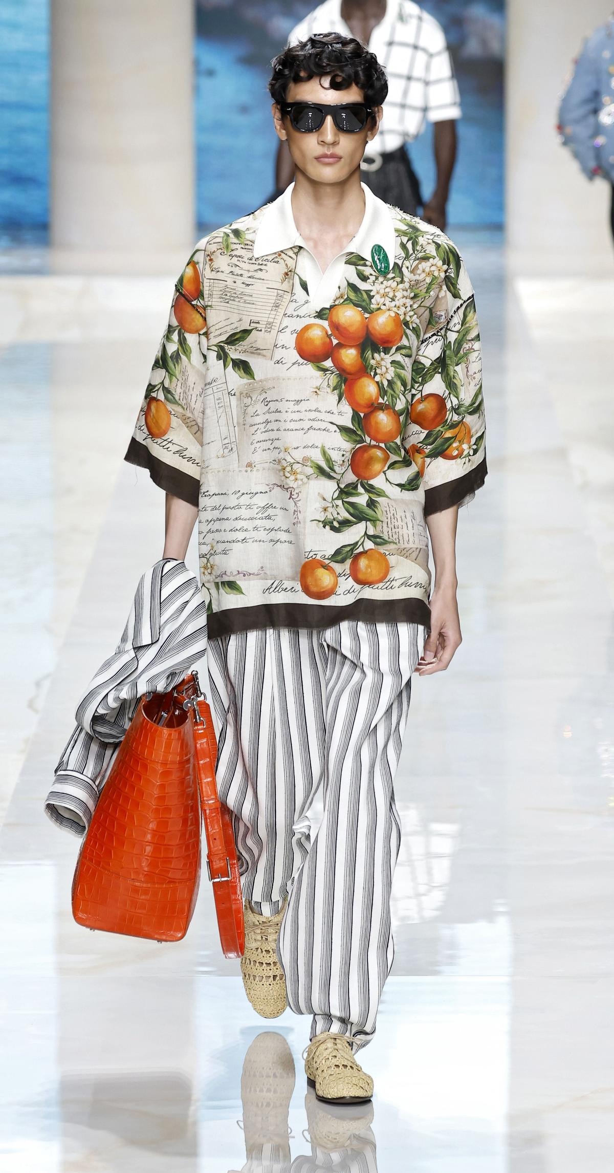 Un look Dolce&Gabbana primavera-estate 2027 (ph Francesc Ten/MFF)