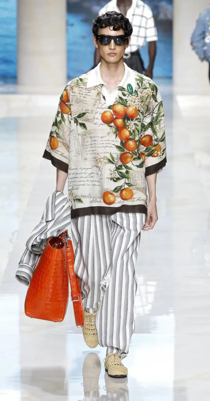 Un look Dolce&Gabbana primavera-estate 2027 (ph Francesc Ten/MFF)