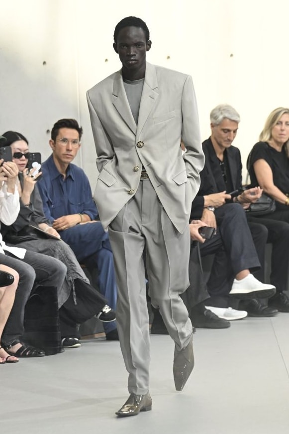 Un look Saint Laurent s-s 26/27 (ph Francesc Ten/MFF)