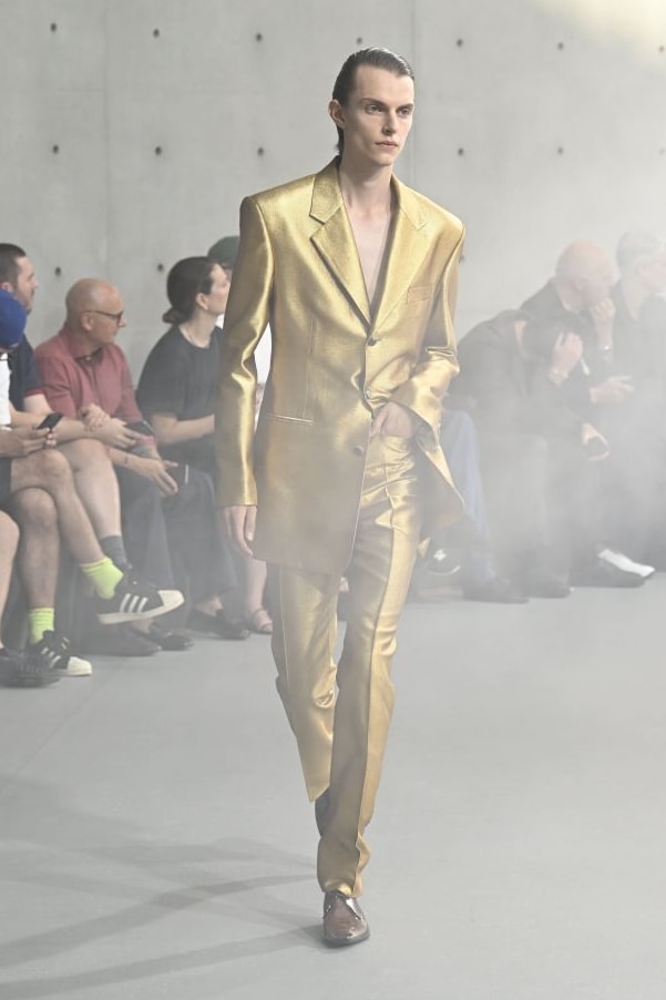 Un look Saint Laurent s-s 26/27 (ph Francesc Ten/MFF)