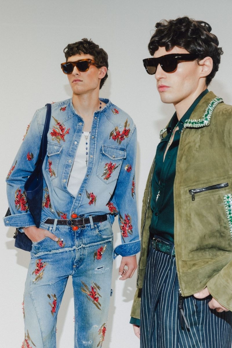 Uno scatto dal backstage della sfilata di Dolce&Gabbana primavera-estate 2027 (ph Marco Pionato)