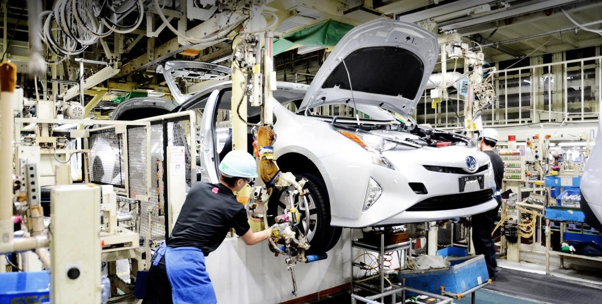 Toyota taglia ancora la produzione di auto fuori dal Giappone per il caro energia e la crisi in Medio Oriente
