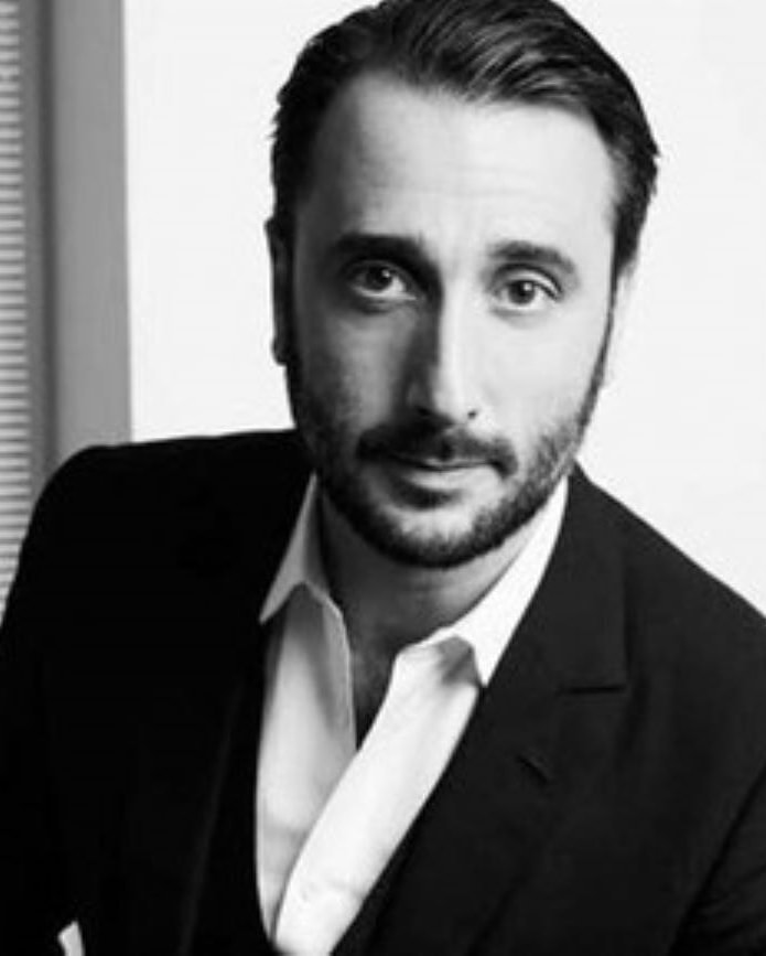 Versace, Prada conferma l’uscita del ceo Emmanuel Gintzburger. In pole Denni Manzatto
