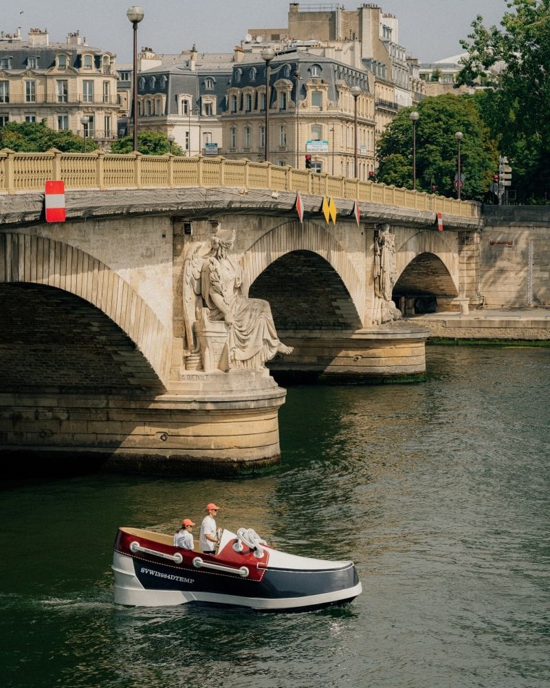 Un momento del Sebago boat tour a Parigi (courtesy Sebago)
