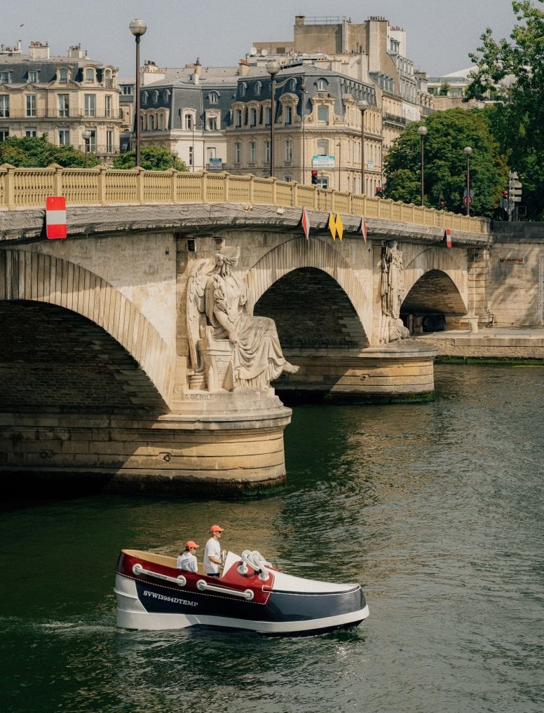 Un momento del Sebago boat tour a Parigi (courtesy Sebago)