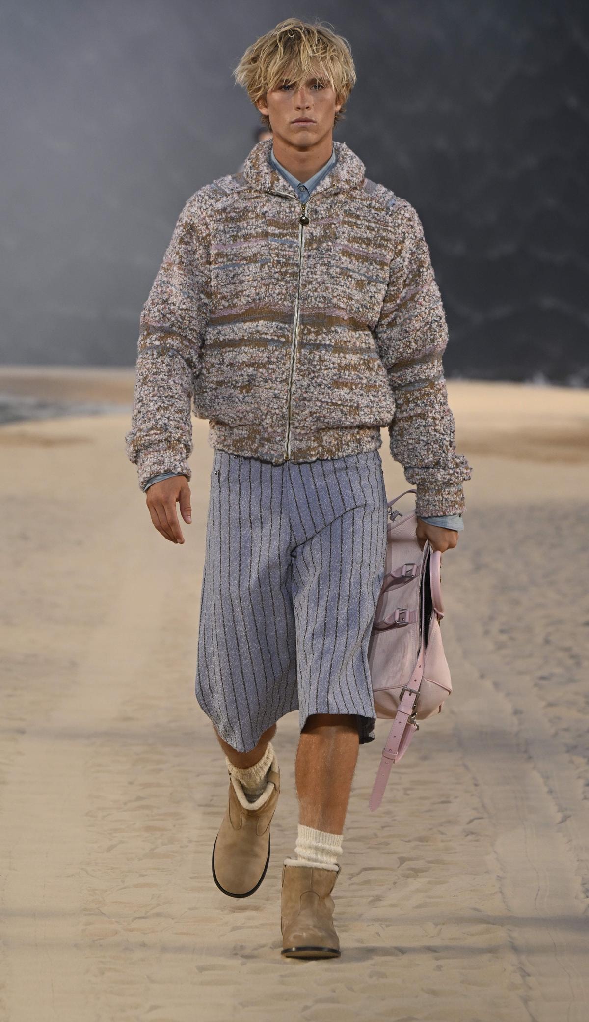 Un look Louis Vuitton spring-summer 2027 (ph Francesc Ten/MFF)