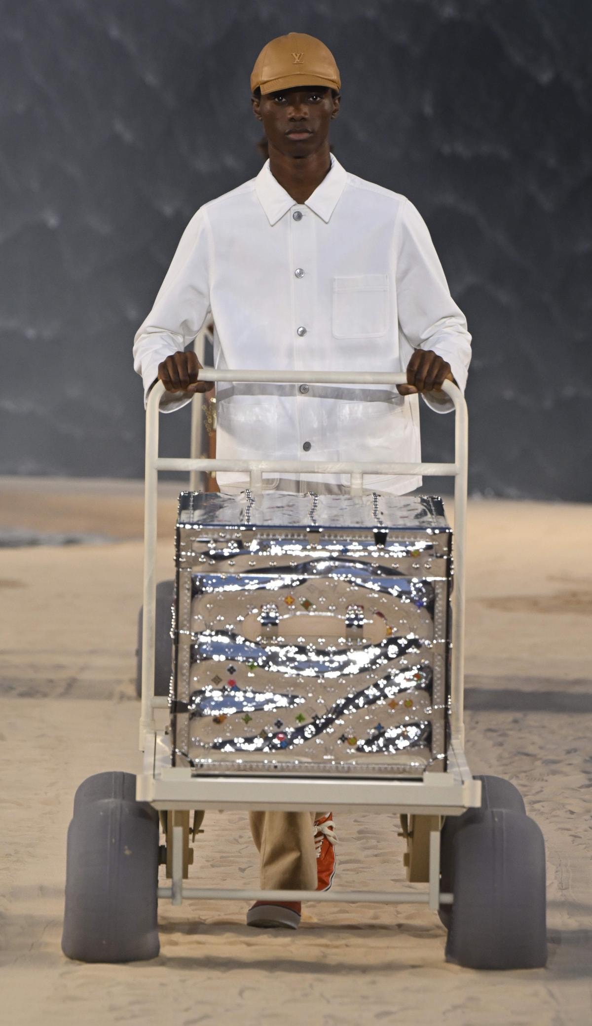 Un look Louis Vuitton spring-summer 2027 (ph Francesc Ten/MFF)