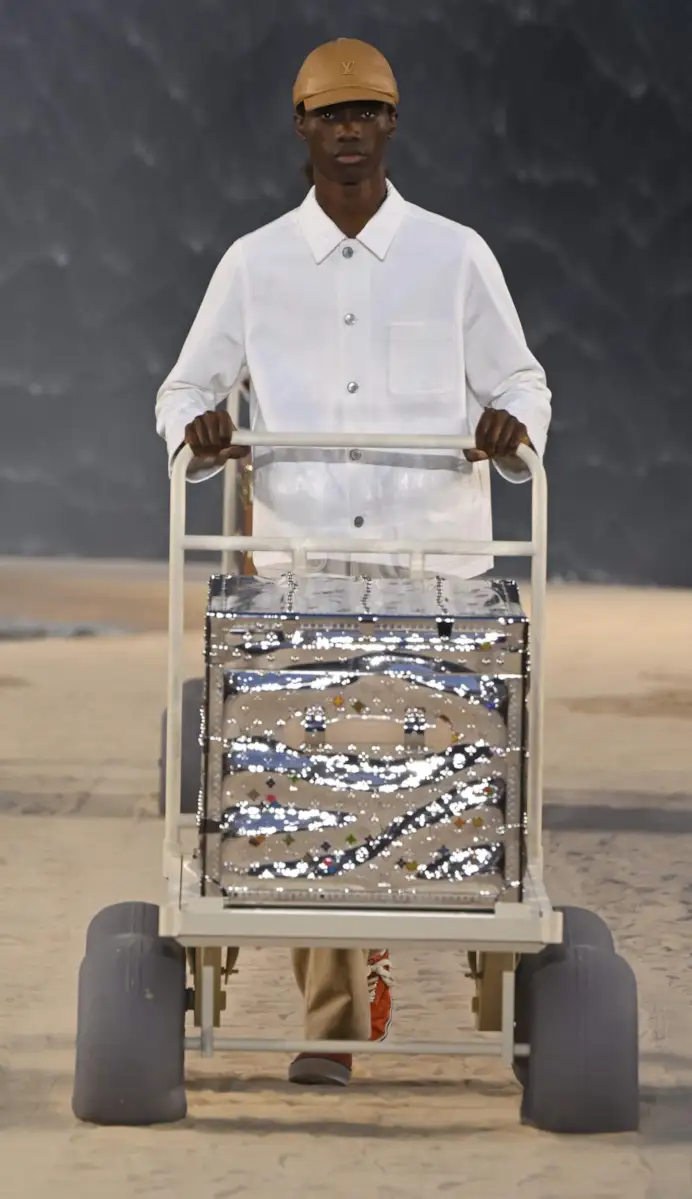 Un look Louis Vuitton spring-summer 2027 (ph Francesc Ten/MFF)