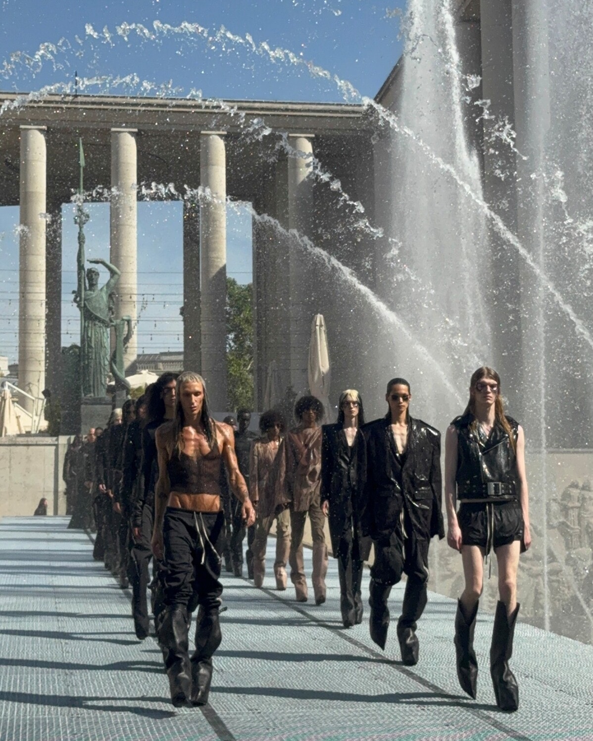 La sfilata Rick Owens spring-summer 2027 (foto Stefano Roncato)