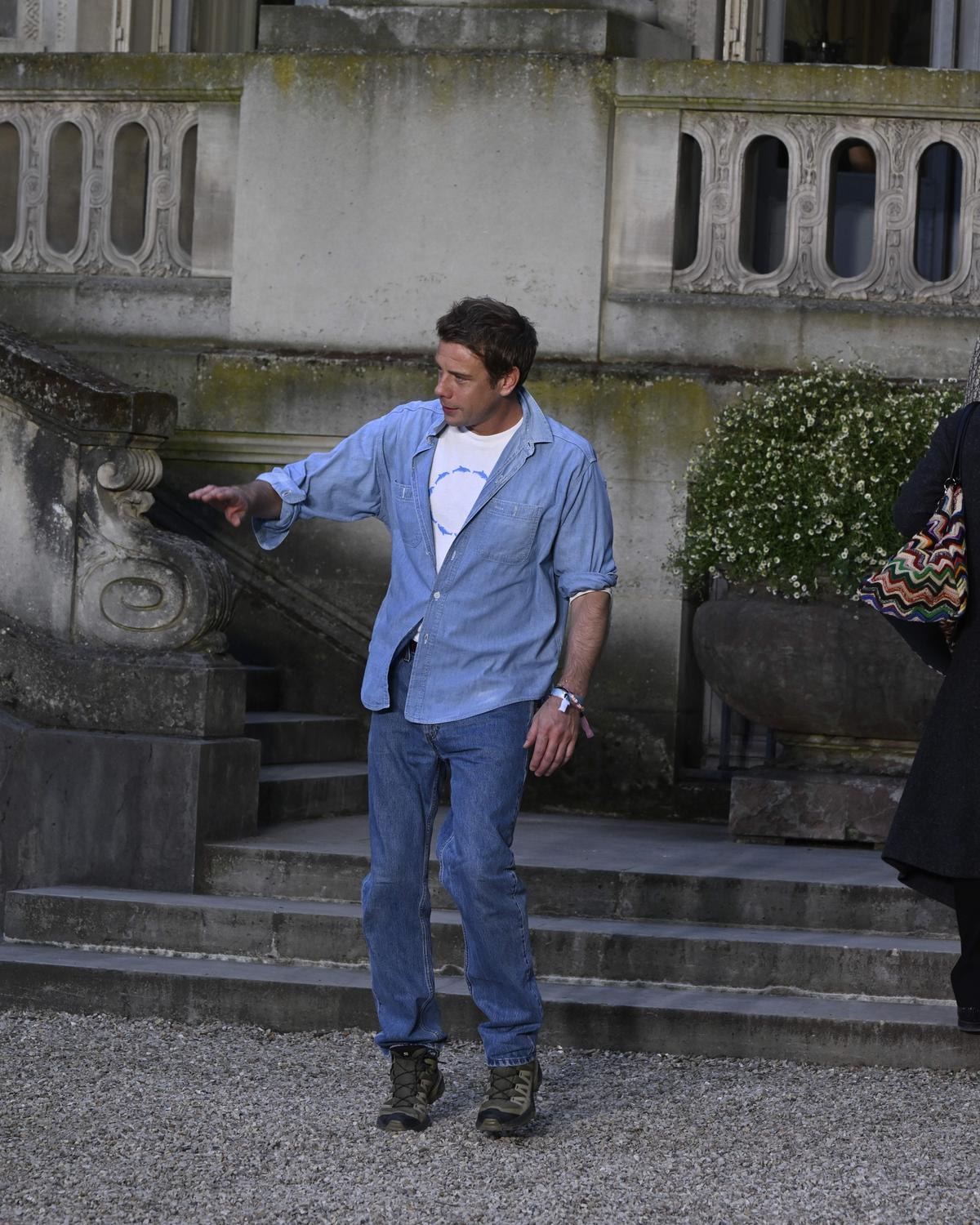 Una foto di Jonathan Anderson (courtesy Francesc Tec/MFF)