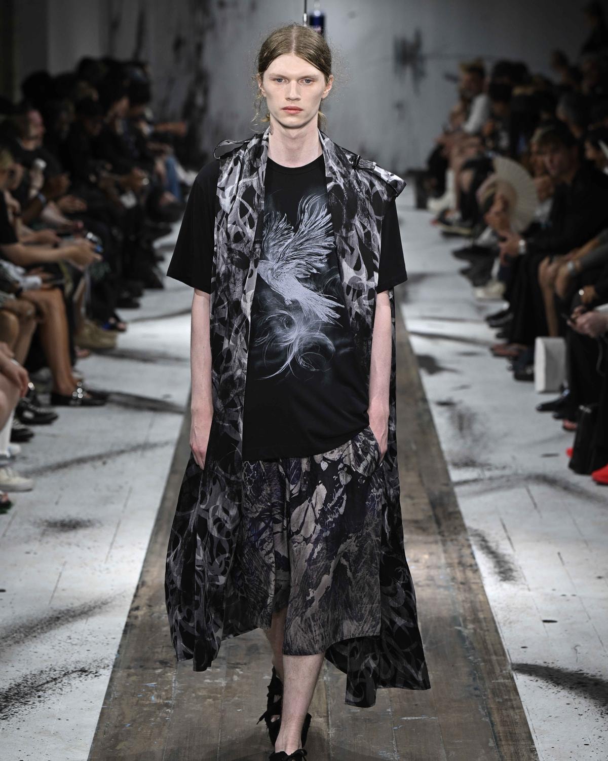 Un look Yamamoto spring-summer 2027 (ph Francesc Ten/MFF)
