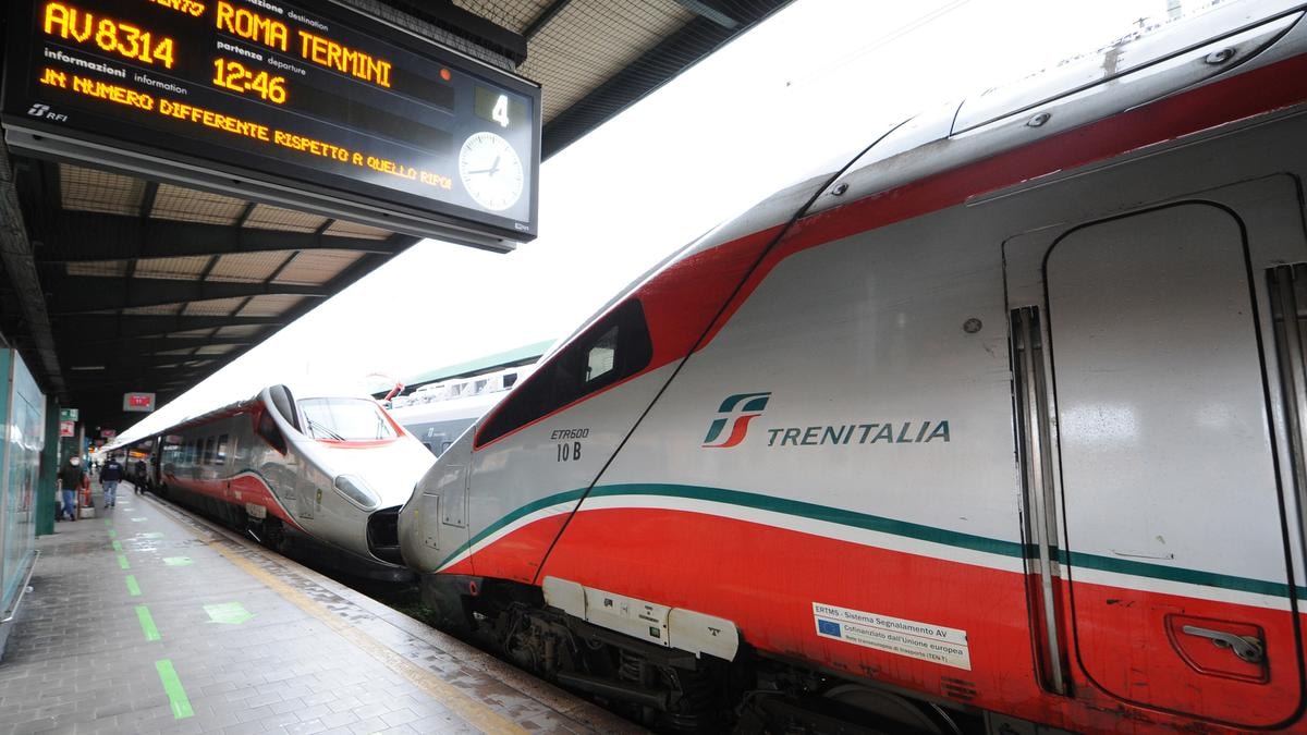 Attacco hacker a Trenitalia, violati i dati personali dei passeggeri: «Attenzione ai messaggi sospetti»