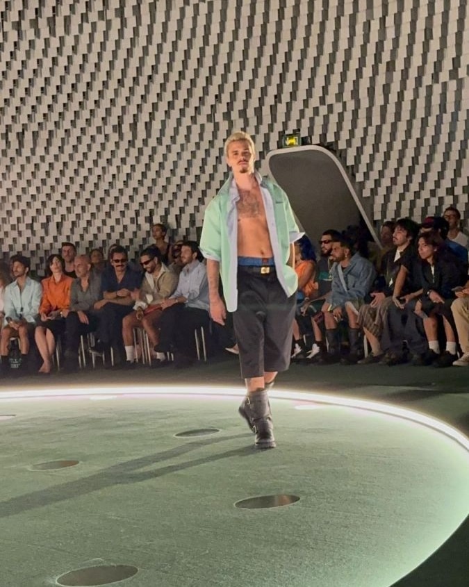 Romeo Beckham durante lo show spring-summer 2027 di Willy Chavarria (ph Stefano Roncato)