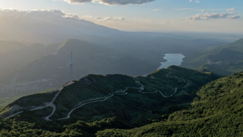 Meno pale, più energia: ecco come cambia l’eolico italiano con il repowering