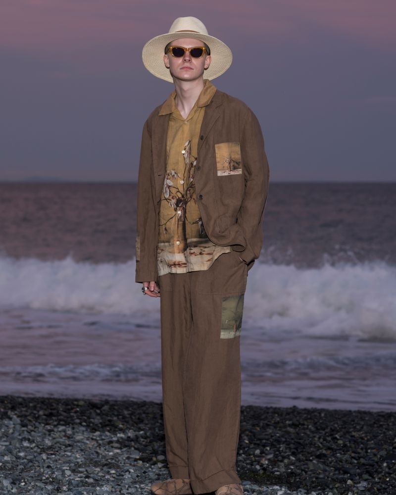 Un look spring-summer 2027 di Undercover (courtesy Undercover)